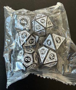 Набір кубиків (7 шт.) чорно-білий з орнаментом (Black & White Dice Set)