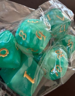 Набір кубиків (7 шт.) м'ятно-зелений із золотими цифрами (Mint Green with Gold Numbers Dice Set)
