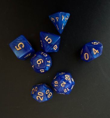 Набір кубиків (7 шт.) синій перламутровий з золотими цифрами (Scarab Royal Blue & Gold Dice Set)