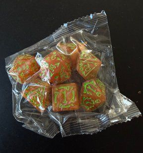 Набір кубиків (7 шт.) помаранчево-салатовий із рунічним орнаментом (Classic Runic Orange & green Dice Set)
