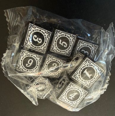 Кубик D6 чорний із білим рунічним орнаментом (Classic Runic Black & White Dice)